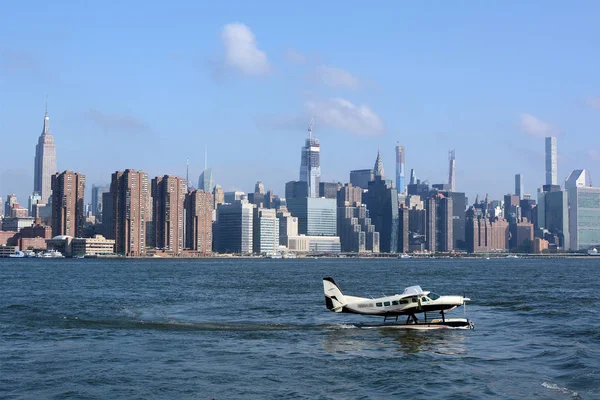 Midtown Manhattan Skyline Avec Sea Plane Premier Plan — Photo