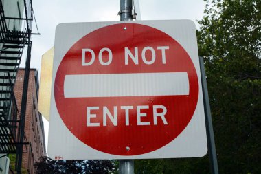 Sokak tabelası girmeyin