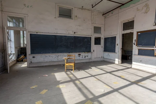 Salle Classe Avec Bureau Bois Vintage Simple Dans Une École — Photo