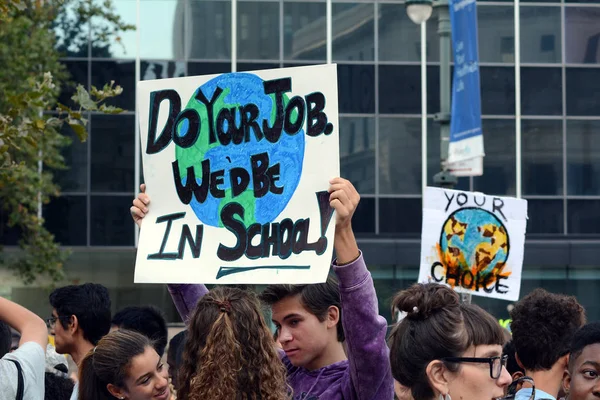 Teenage Boy Holding Haz Trabajo Estaríamos Escuela Sign Climate Strike — Foto de Stock