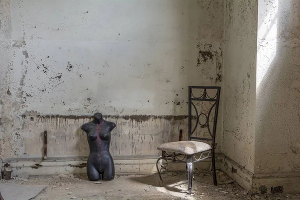 Old Chair Black Plastic Mannequin Mold Torso Room Abandoned Building — Stock Photo, Image