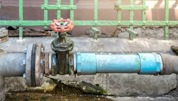 Watervoorziening Pijpleiding Afsluiters Kranen Zijn Oude Roest Buurt Van Achteruitgang — Stockfoto