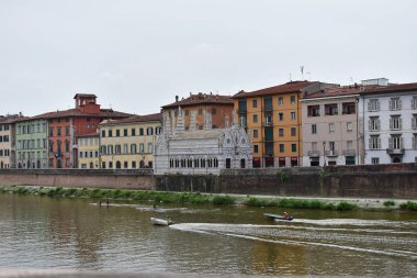 Italya 'nın Pisa kentinin mimarisinin bir görünümü.