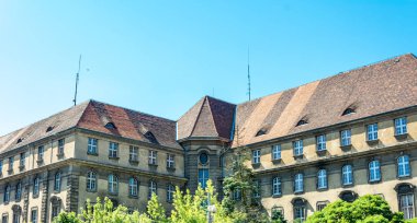 Muhteşem antik mimari Rönesans tarzında. Renkli ve çok farklı binalar Poznan antik şehir.