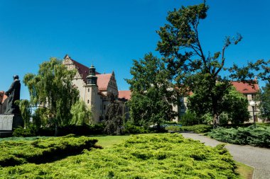 Muhteşem antik mimari Rönesans tarzında. Renkli ve çok farklı binalar Poznan antik şehir.