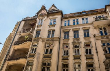 Muhteşem antik mimari Rönesans tarzında. Renkli ve çok farklı binalar Poznan antik şehir.