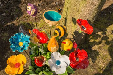 Güzel kil ürünleri çeşitli şekil ve amaçlar. Adil Polonya Opole