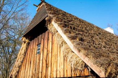 Thatched çatı döşeme kadim teknolojisi
