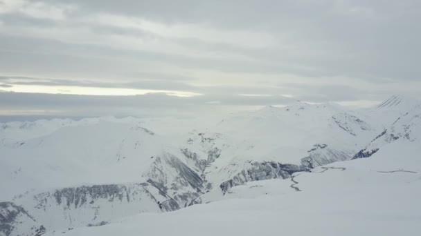 Bergpanorama Aus Der Luft Ganz Weiß Georgien Gudauri — Stockvideo