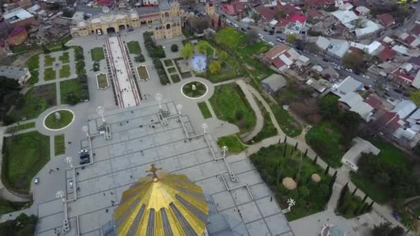 Купол Тбилисского Собора Аэрофотосъемка Джорджия Троицкий Собор — стоковое видео