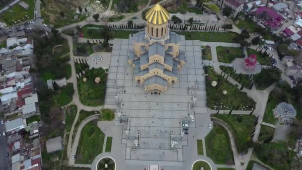 Szentháromság Székesegyház Tbiliszi Grúzia Ortodox Templom Tavaszi Forgatás Levegő Drone — Stock videók