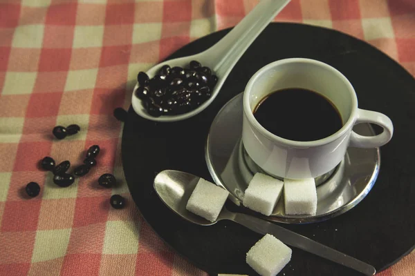 Sabah kahve kokusunu seviyorum