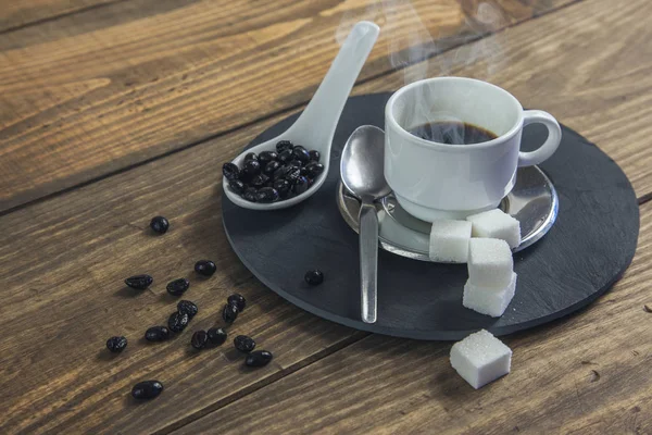 Bir fincan sıcak kahve