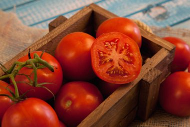 Ekolojik domates kutu