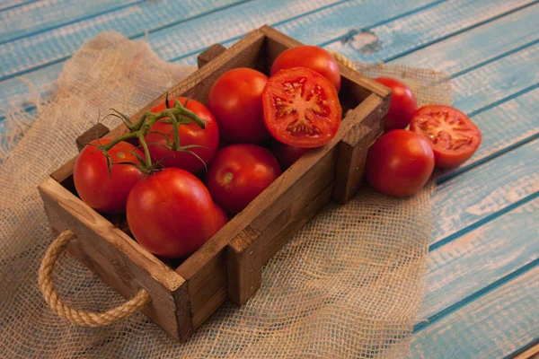 Organik domates ile kutu