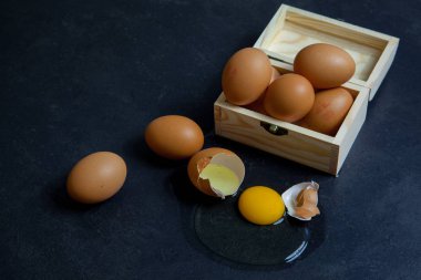Kutu kırık yumurta yumurta