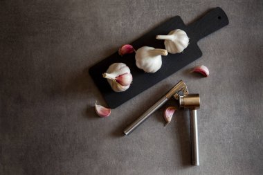 Sarımsak bir mutfak