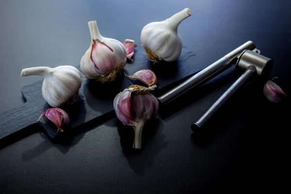 Mutfakta İspanyol kırmızı sarımsak