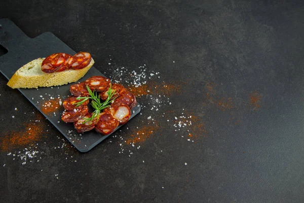 Tipik İspanyol yemeği masada