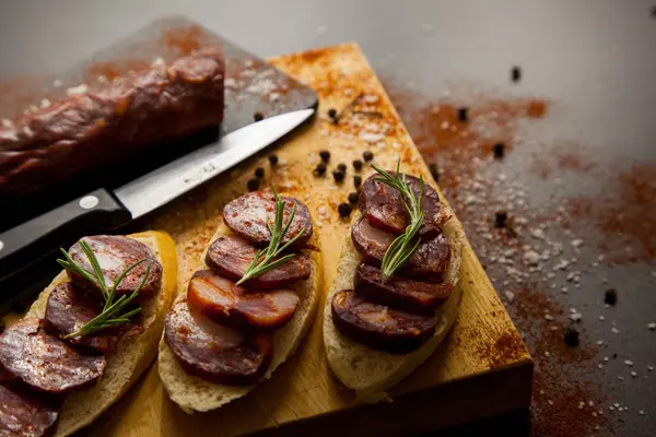 Chorizo tipik İspanyol tapa