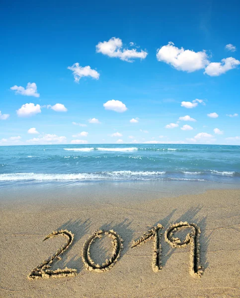 2019 Год Написан Песке Пляжа Путешествие Новый Год — стоковое фото
