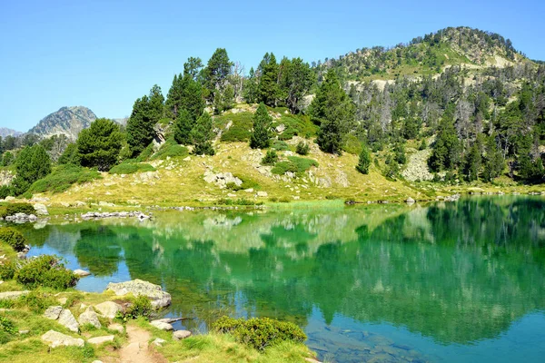 Neouvielle Deki Güzel Dağ Manzarası Ulusal Doğa Rezervi Lac Bastan — Stok fotoğraf