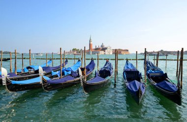 Gondol ve San Giorgio Maggiore Kilisesi Venedik, İtalya.