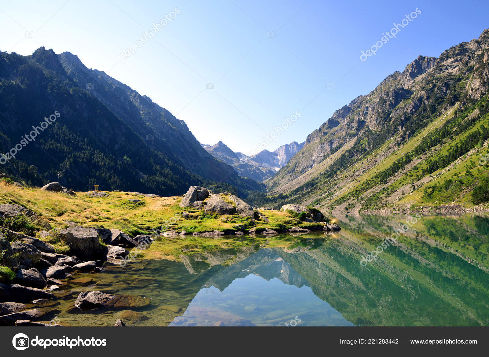 Lac Gaube Avec Mont Vignemale Arrière Plan Montagne Des