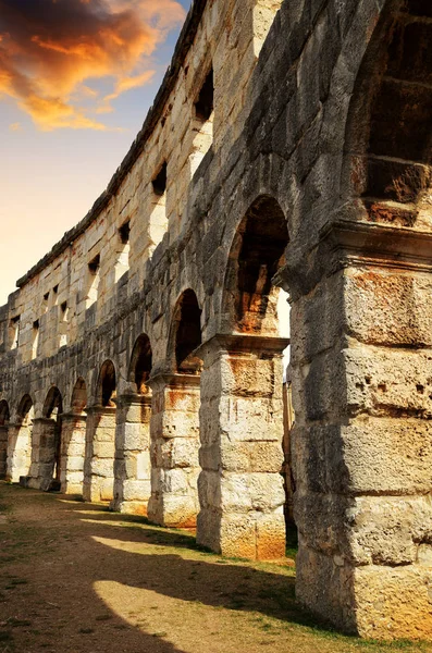 Římský Amfiteátr Pule Západu Slunce Starověké Památky Chorvatsku — Stock fotografie