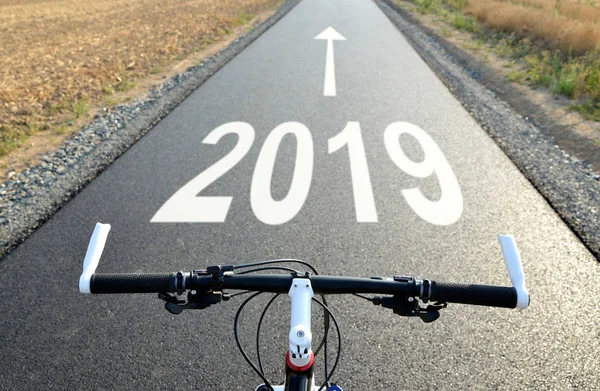 Bicycle Asphalt Road Forward New Year 2019 — Stock Photo, Image
