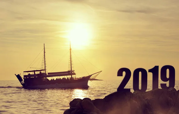 Вперед Новому Году 2019 Силуэт Корабля Море Закате — стоковое фото