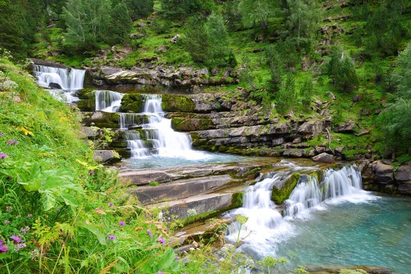 Wodospad Ordesie Parku Narodowym Monte Perdido Góra Pirenejów Prowincja Huesca — Zdjęcie stockowe