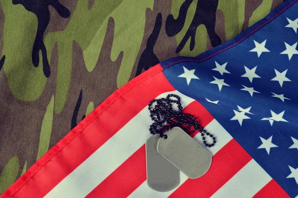 Αμερικανικές Σημαίες Και Στρατιώτες Ύφασμα Καμουφλάζ Ιδέα Των Βετεράνων Της — Φωτογραφία Αρχείου