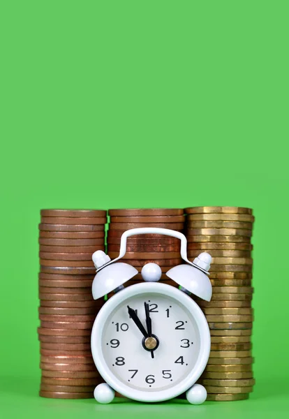 Pile Coins White Alarm Clock Green Background Time Money Concept — Stock Photo, Image