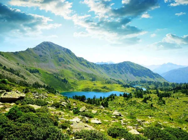 Vackert Bergslandskap Med Sjö Neouvielle Naturreservat Franska Pyrenéerna — Stockfoto