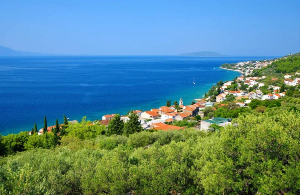 Widok Miejscowości Brist Położony Wybrzeżu Adriatyku Riwiera Makarska Południowej Dalmacji — Zdjęcie stockowe