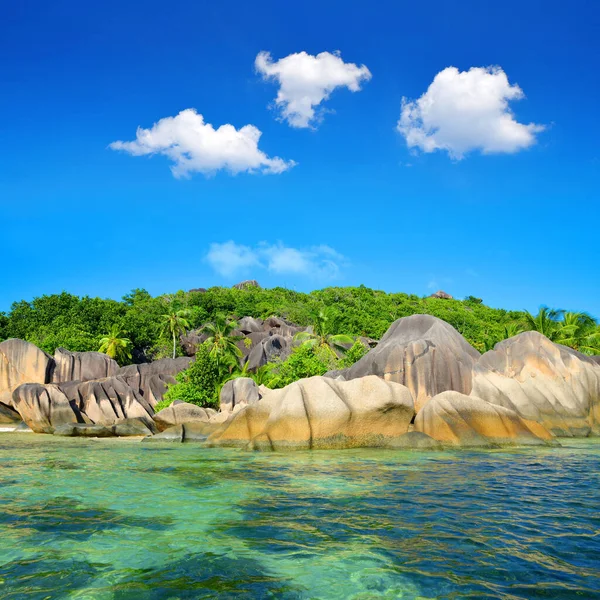 Hermosa Playa Anse Source Argent Con Grandes Piedras Granito Digue —  Fotos de Stock
