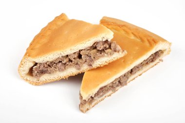 etli börek, beyaz arka plan üzerinde izole