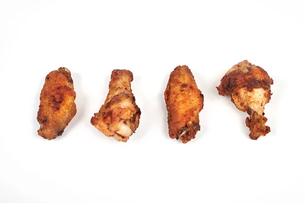 Barbekü tavuk kanatları beyaz arka plan üzerinde — Stok fotoğraf