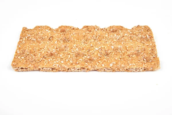 Здоровый хрустящий хлеб на белом фоне — стоковое фото