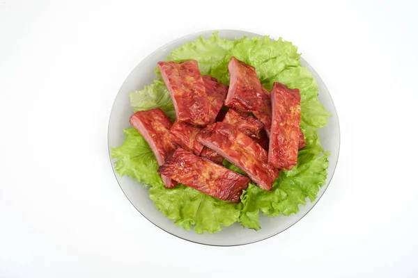 Costillas de cerdo a la parrilla aisladas sobre fondo blanco — Foto de Stock