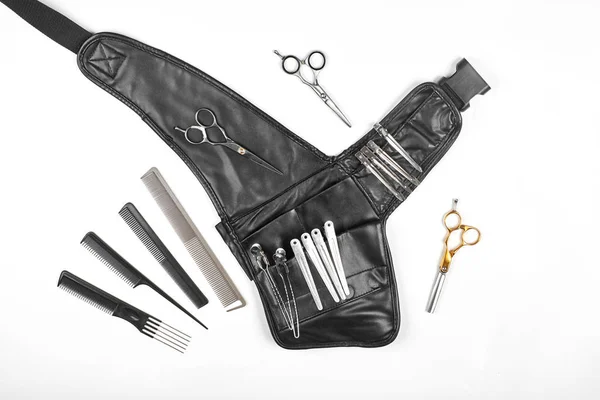 Парикмахерская сумка для инструментов на белом фоне — стоковое фото