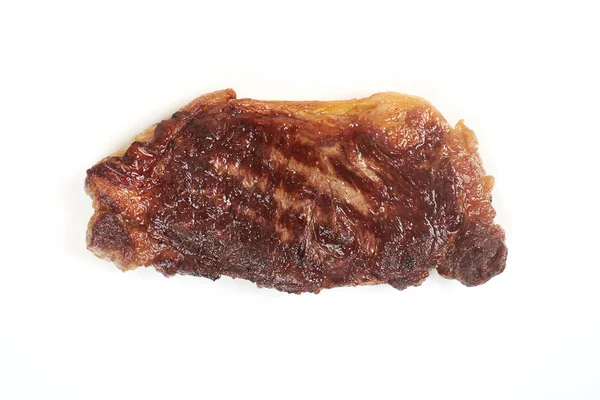 Carne de res a la parrilla aislada sobre fondo blanco . — Foto de Stock