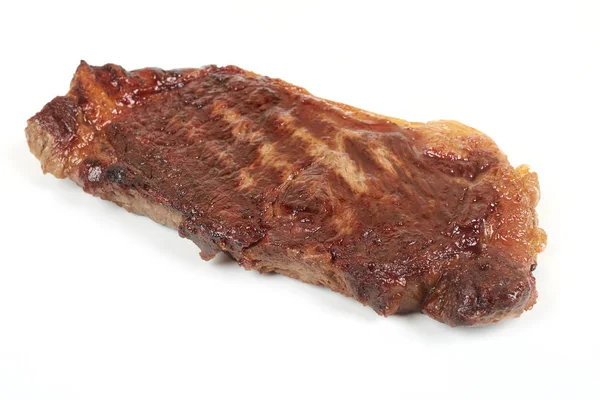 Grilovaný hovězí steak izolovaných na bílém pozadí. — Stock fotografie