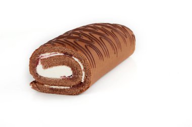 Beyaz arka plan üzerinde izole kek Çikolata bisküvi rulo.