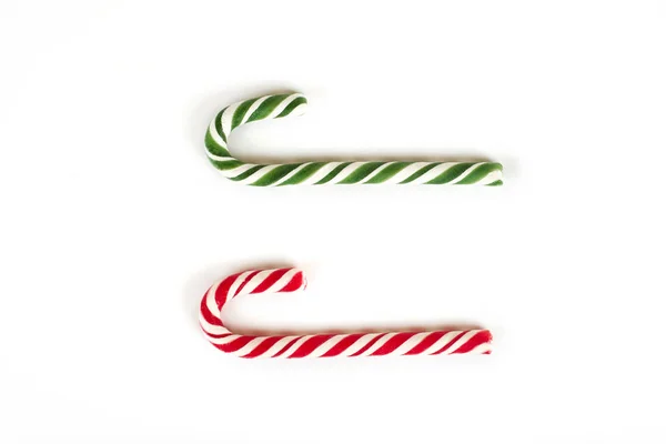 Kerstmis candy cane geïsoleerd op witte achtergrond. — Stockfoto