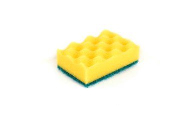 Beyaz arka plan üzerinde izole bulaşık için sünger.