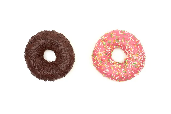 Lekkere chocolade donut en roze donut met kleurrijke hagelslag op witte achtergrond — Stockfoto