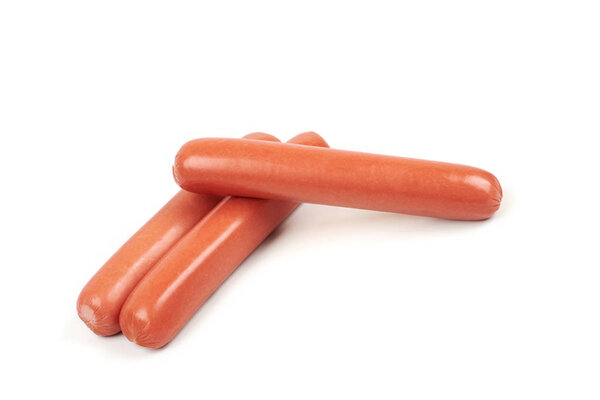 Свежие вареные колбасы, изолированные на белом фоне
