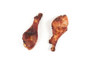 Beyaz arka plan üzerinde izole kavrulmuş hindi budu.